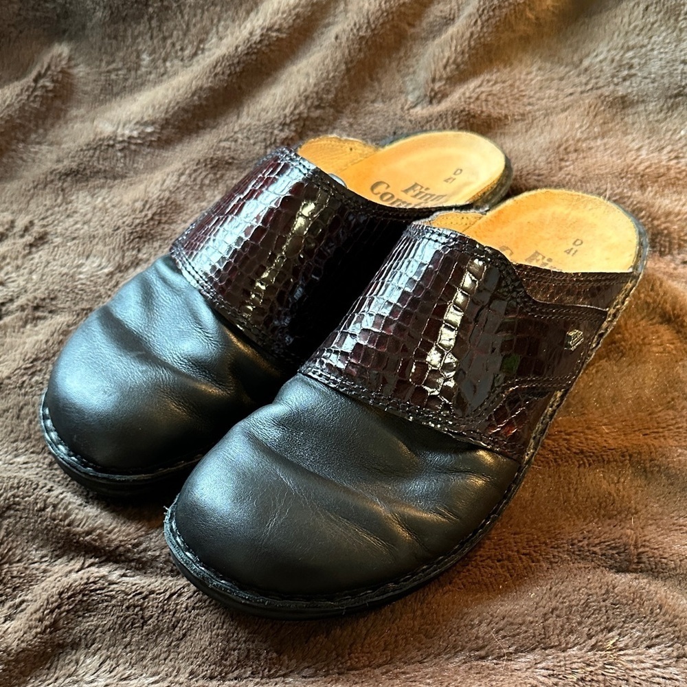 Finn Comfort Black and Brown Textured Mules